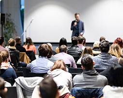 Realização de cursos, palestras centrais e regionais de órgãos voltados ao bem-estar social e saúde e desenvolvimento profissional